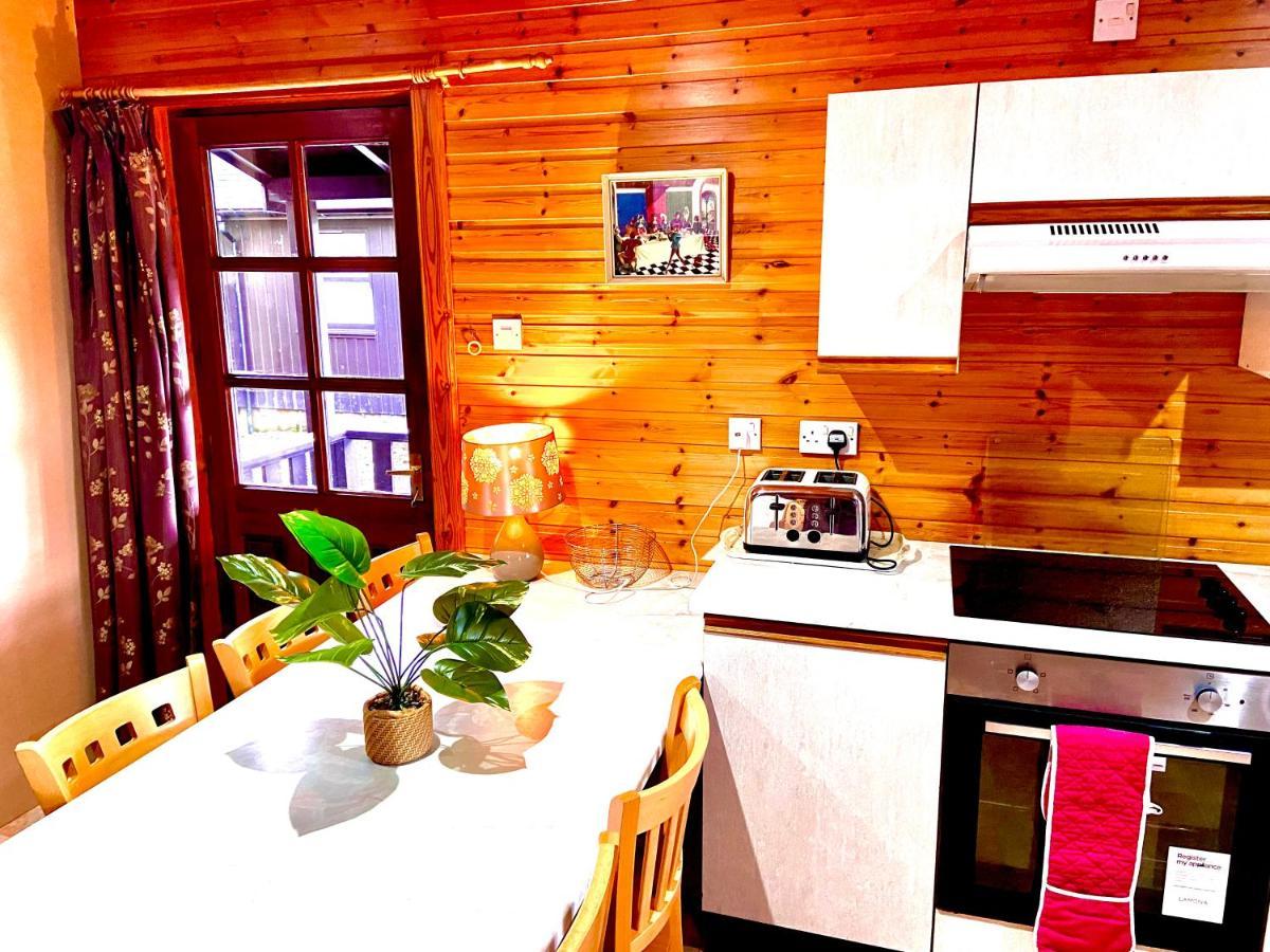 Braemar Lodge Cabins Not For Profit Exterior photo